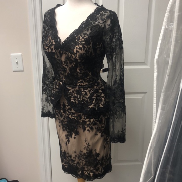 Elegant black short dresses with long sleeves - Picture 5 of 5